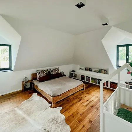 펜션 Renovated Half In The Trierer Heide